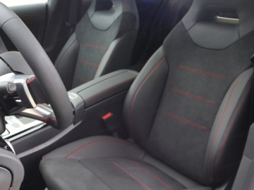 Mercedes CLA C118/X118 Coupe Facelifting 1.3 200 163KM 2025 MERCEDES-BENZ CLA 200 AMG Line Sedan 1.3 (163KM) 2025, zdjęcie 4