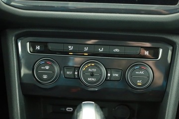 Volkswagen Tiguan Allspace SUV 1.5 TSI EVO 150KM 2021 VW Tiguan Allspace 1.5 TSI, Salon Polska, zdjęcie 9