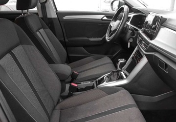 Volkswagen T-Roc I SUV Facelifting 1.5 TSI ACT 150KM 2022 Volkswagen T-Roc 1.5TSI 140KM DSG, Life, Pakiet Zimowy, Pakiet Komfort, Ap, zdjęcie 13