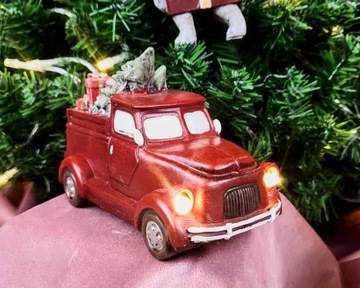 АВТОМОБИЛЬНАЯ ФИГУРКА С ДЕКОРАТИВНОЙ СВЕТОДИОДНОЙ РОЖДЕСТВЕНСКОЙ ЕЛКОЙ