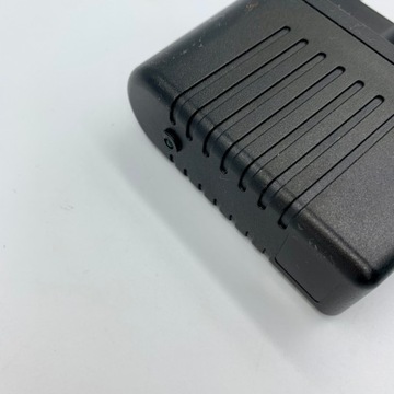 Зарядное устройство LED 12V 1000MA АВТОМОБИЛЬНЫЙ АККУМУЛЯТОР