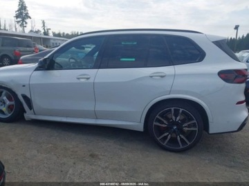 BMW X5 G05 2025 BMW X5 M60i 2025 4.4l 4.4 Benzyna 523KM, zdjęcie 2