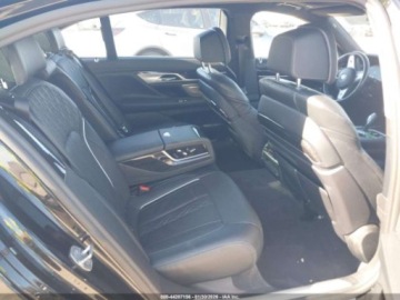 BMW Seria 7 G11-G12 2021 BMW Seria 7 M760i xDrive 2021 6.6 Benzyna 600KM, zdjęcie 12
