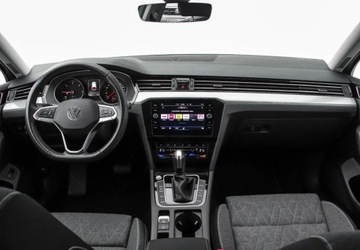 Volkswagen Passat B8 Variant Facelifting 2.0 TDI SCR 200KM 2023 Volkswagen Passat Variant 2.0 TDI 200KM DSG Business Fotele Podgrzewane Te, zdjęcie 13