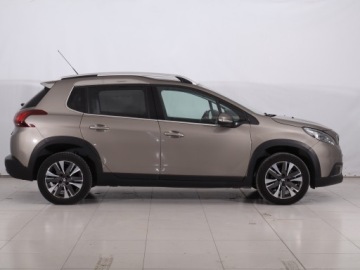 Peugeot 2008 I SUV Facelifting 1.2 PureTech 110KM 2016 Peugeot 2008 1.2 PureTech, Salon Polska, zdjęcie 5