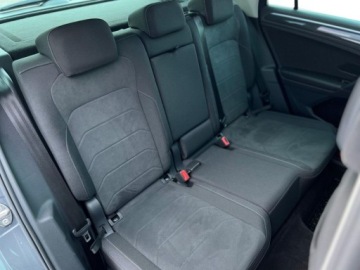 Volkswagen Tiguan II SUV Plug-in 1.4 TSI e-HYBRID 245KM 2022 Volkswagen Tiguan Tiguan 1.4 TSI Plug In DSG Highline LED Matrix Hak AsoFV, zdjęcie 17