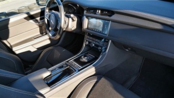 Jaguar XF II Sedan 2.0 i4D 180KM 2018 Jaguar XF R-Sport Ogrzew.Kierow. Navi Pro 10,2’" Fotele Elek.+Ogrz. Carplay, zdjęcie 17