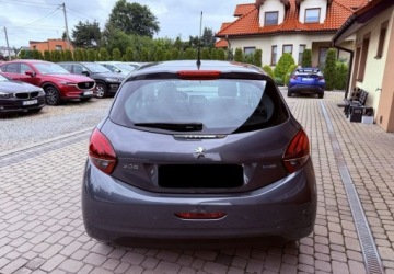 Peugeot 208 I Hatchback 5d Facelifting 1.2 PureTech 82KM 2017 Peugeot 208 1,2 82KM Klimatronik Kamera Panorama 1.2 Benzyna 82KM, zdjęcie 7