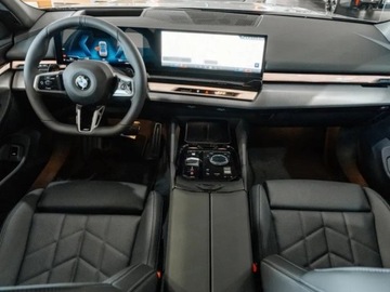 BMW Seria 5 G90-91 Touring 2.0 520d 197KM 2025 BMW Seria 5 520d xDrive Sport Sedan 2.0 (197KM) 2025, zdjęcie 7