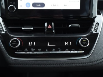 Toyota Corolla XII Sedan 1.8 Hybrid 122KM 2022 Toyota Corolla 1.8 Hybrid, Salon Polska, zdjęcie 12