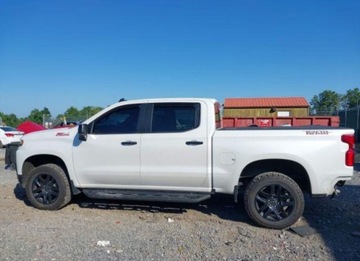 Chevrolet Silverado II 2021 Chevrolet Silverado 2021, 5.3L, 4x4, LT TRAIL BOSS, od ubezpieczalni 5.3, zdjęcie 2