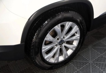 Volkswagen Tiguan I SUV Facelifting 1.4 TSI BlueMotion 160KM 2012 Volkswagen Tiguan Tiguan_Panoramiczny dach_Alufelgi17_Podgrzewane fotele, zdjęcie 16