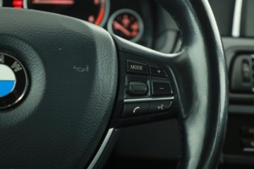BMW Seria 5 F10-F11 Limuzyna Facelifting 520d 190KM 2015 BMW 5 520d, 187 KM, Xenon, Bi-Xenon, Klima, zdjęcie 19