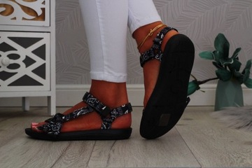 СПОРТИВНЫЕ САНДАЛИИ ЖЕНСКИЕ НА ЛИПУЧКЕ