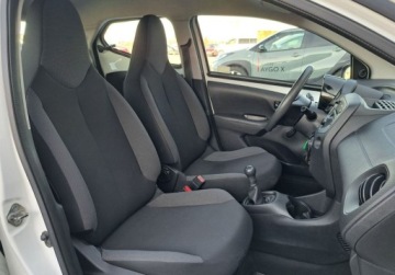 Toyota Aygo II Hatchback 3d Facelifting 1.0 VVT-i 72KM 2019 Toyota Aygo Toyota Aygo 1.0 VVT-i X Comfort 72KM 2019 Benzyna 72KM, zdjęcie 16