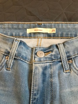 Levi Strauss 711 skinny spodnie jeansowe W25L30