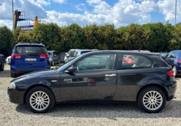 Alfa Romeo 147 Hatchback 1.9 JTD 115KM 2006 Alfa Romeo 147 2006 r. 1.9 Diesel 116KM, zdjęcie 2