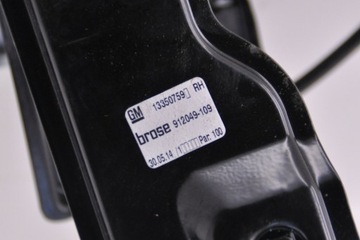 ZVEDÁK OKNO PRAVÝCH PŘEDNÍCH DVEŘE OPEL ASTRA J 13350759 1.6L DIESEL