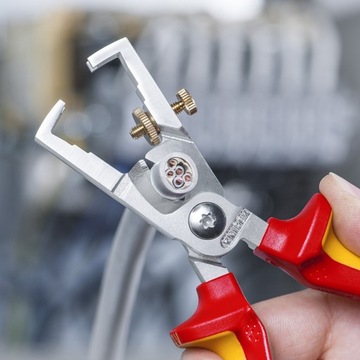 Ножницы для резки и зачистки кабеля 180 мм KNIPEX 13 66 180