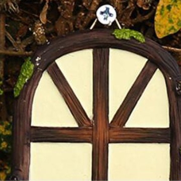 Miniaturowe drzwi w kształcie drzewa wróżek z dwoma świecącymi oknami, wodoodpornymi drzwiami i