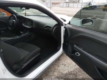 Dodge Challenger III 2022 Dodge Challenger Gt 2022 3.6 Benzyna 303KM, zdjęcie 8