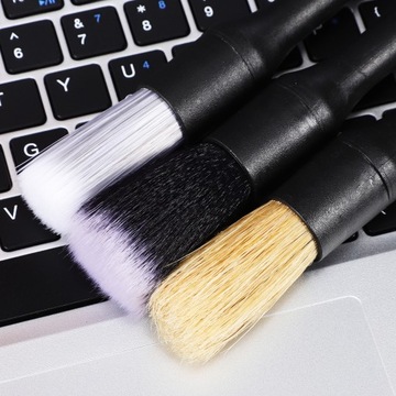 НАБОР ЩЕТКОВ ДЛЯ ЧИСТКИ САЛОНА CARPRO