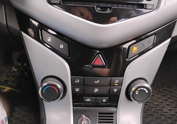 Chevrolet Cruze Sedan 1.8 16V DOHC 141KM 2012 Chevrolet Cruze 2012r, 1.8 Benzyna LPG. Lekko uszkodzony prawy tyl. Jezdz, zdjęcie 14