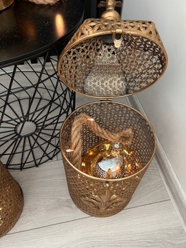 СТЕКЛЯННЫЙ ШАР, СВЕТЯЩИЕСЯ РОЖДЕСТВЕНСКИЕ УКРАШЕНИЯ, ВЕРЕВКА.