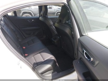 Volvo S60 III 2022 Volvo S60 Momentum 2022 2.0 Benzyna 247KM, zdjęcie 13