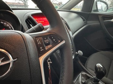 Opel Astra J Sports Tourer 1.7 CDTI ECOTEC 110KM 2011 Opel Astra 1.7 CDTI Caravan DPF Selection 110KM 2011r, zdjęcie 16