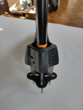 Fiskars 139950 Щуп для сорняков, Длина: 1 м (2577)