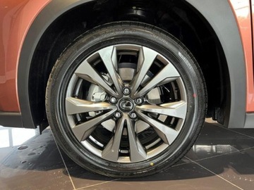 Lexus UX Crossover Facelifting 2.0 300h 199KM 2025 Od ręki - 300h F Sport Design 2.0 Hybrid Dynamic Force 199KM, zdjęcie 11