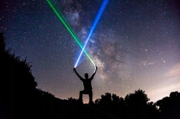МОЩНЫЙ СИНИЙ ЛАЗЕР ПРОЖОГ ЛАЗЕРНАЯ УКАЗКА 5 Вт + НАСАДКИ ДЛЯ ДИСКОТЕКИ