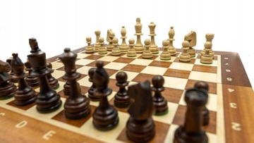 Деревянные шахматы, резные, с инкрустацией, 42х42.