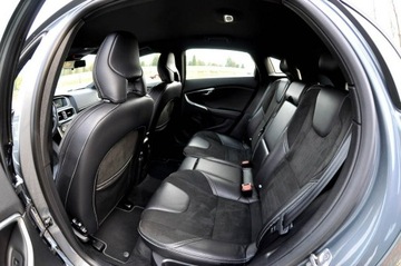 Volvo V40 II Hatchback 2.0 D2 DRIVE-E 120KM 2015 Volvo V40 R-Design Xenon Ledy Digital Alcantara, zdjęcie 7