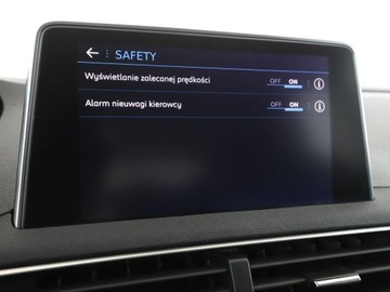 Peugeot 3008 II Crossover 1.5 BlueHDI 130KM 2018 Peugeot 3008 Virtual Navi Czujniki parkowania, zdjęcie 21