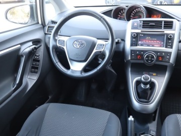 Toyota Verso Minivan Facelifting 1.6 D-4D 112KM 2014 Toyota Verso 1.6 D-4D, 7 miejsc, Klima, zdjęcie 6