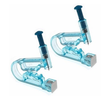 Пистолет для прокалывания ушей и носа.