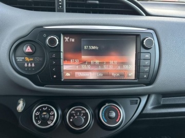 Toyota Yaris III Hatchback 5d Facelifting 1.33 Dual VVT-i 99KM 2015 Toyota Yaris Yaris PremiumCity 1,33 VVT-i VAT Marza Gwarancja Salon Pol, zdjęcie 16