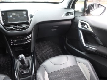 Peugeot 2008 I SUV 1.2 PureTech 110KM 2015 Peugeot 2008 1.2 PureTech, Salon Polska, zdjęcie 7