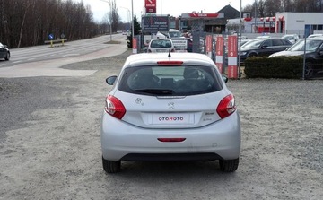 Peugeot 208 I Hatchback 3d 1.2 VTI 82KM 2013 Peugeot 208 1.2 VTI 82KM Klimatyzacja Tablet Nierowna praca silnika Pali J, zdjęcie 5