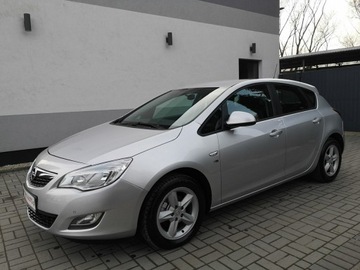 Opel Astra J Hatchback 5d 1.6 Twinport ECOTEC 115KM 2012 Opel Astra 1,6 16v 116KM Klima Isofix Tempomat, zdjęcie 9