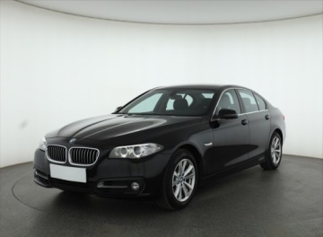 BMW Seria 5 F10-F11 Limuzyna Facelifting 520d 190KM 2015 BMW 5 520d, 187 KM, Xenon, Bi-Xenon, Klima, zdjęcie 1