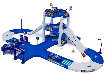 OGROMNY GARAŻ PARKING KOMISARIAT POLICJA AUTKA TOR