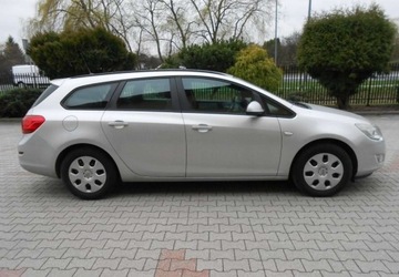 Opel Astra J Sports Tourer 1.7 CDTI ECOTEC 110KM 2011 Opel Astra Opel Astra J 1.7 Diesel 110KM, zdjęcie 6