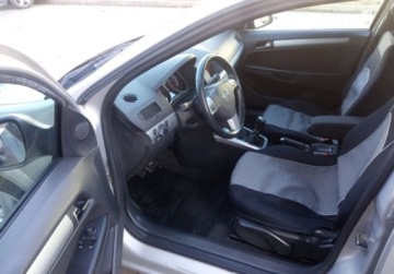 Opel Astra H Sedan 1.6 ECOTEC 115KM 2009 Opel Astra I wlasciciel 1.6 Benzyna 115KM, zdjęcie 7