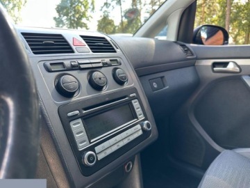 Volkswagen Touran I 2.0 TDI 170KM 2008 Volkswagen Touran 2.0 TDI DPF DSG Trendline 170KM 2008r, zdjęcie 17