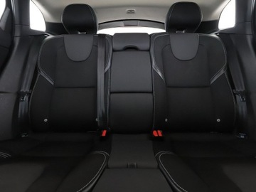 Volvo V40 II Hatchback Facelifting 2.0 D2 120KM 2017 Volvo V40 Momentum automat navi PDC grzane fotele, zdjęcie 17