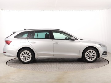Skoda Octavia IV Kombi 2.0 TDI 115KM 2022 Skoda Octavia 2.0 TDI, Salon Polska, zdjęcie 5
