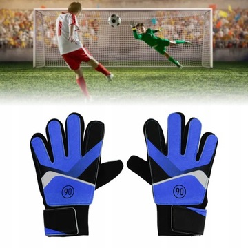 1 пара детских вратарских перчаток.